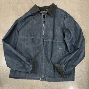 Uniqlo Men's Blue Denim Jacket with Black Corduroy Collar